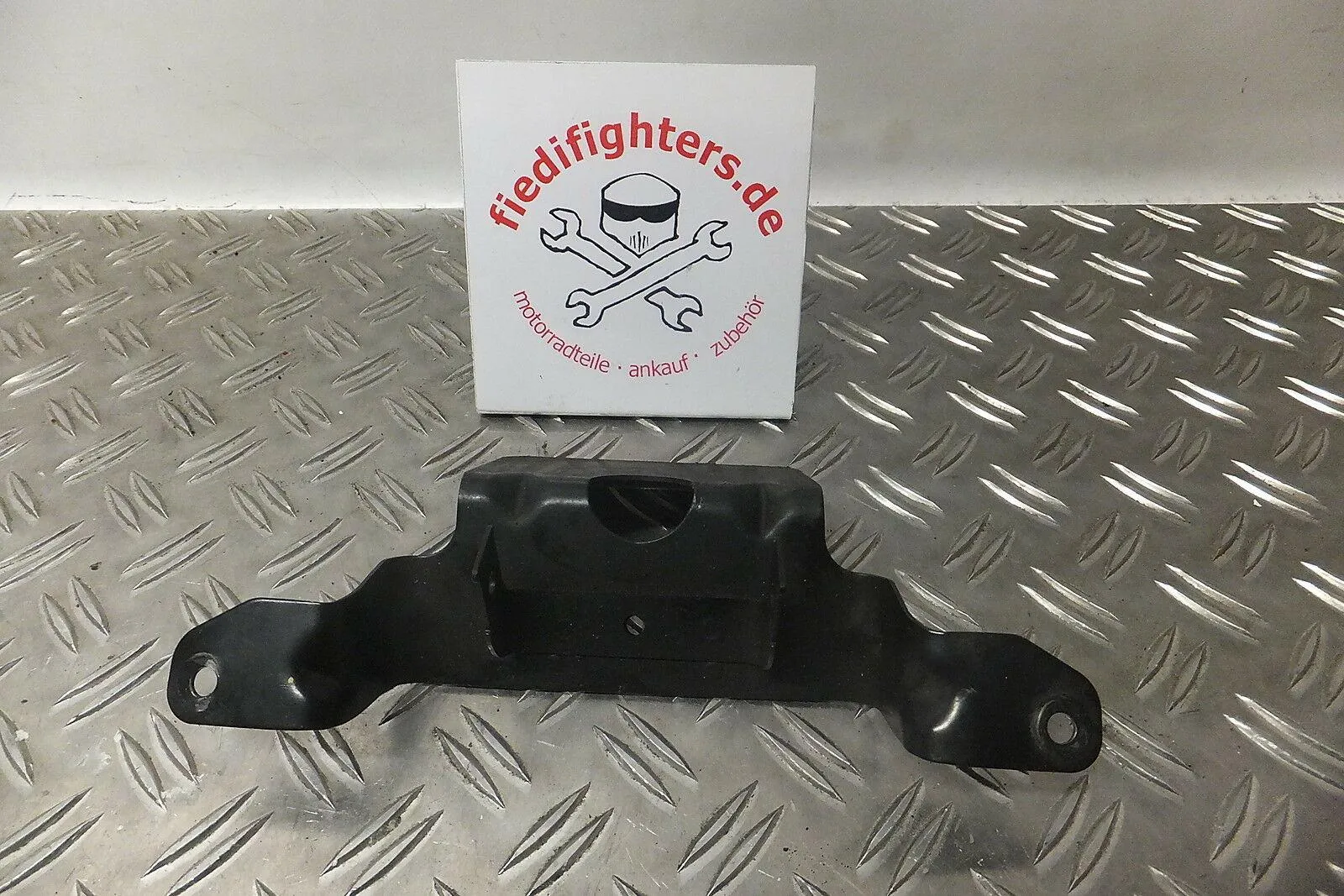 Heckrahmen Halter Sicherungen Batteriehalter 9980km Suzuki GSX600F AJ Ez.00