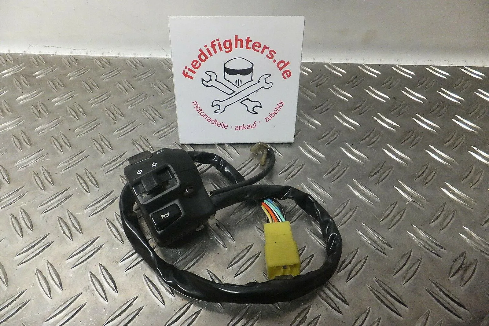 Lenkerschalter links o.Schrauben links 980km Suzuki GSF1200K3 BanditN WVA9 Ez.05