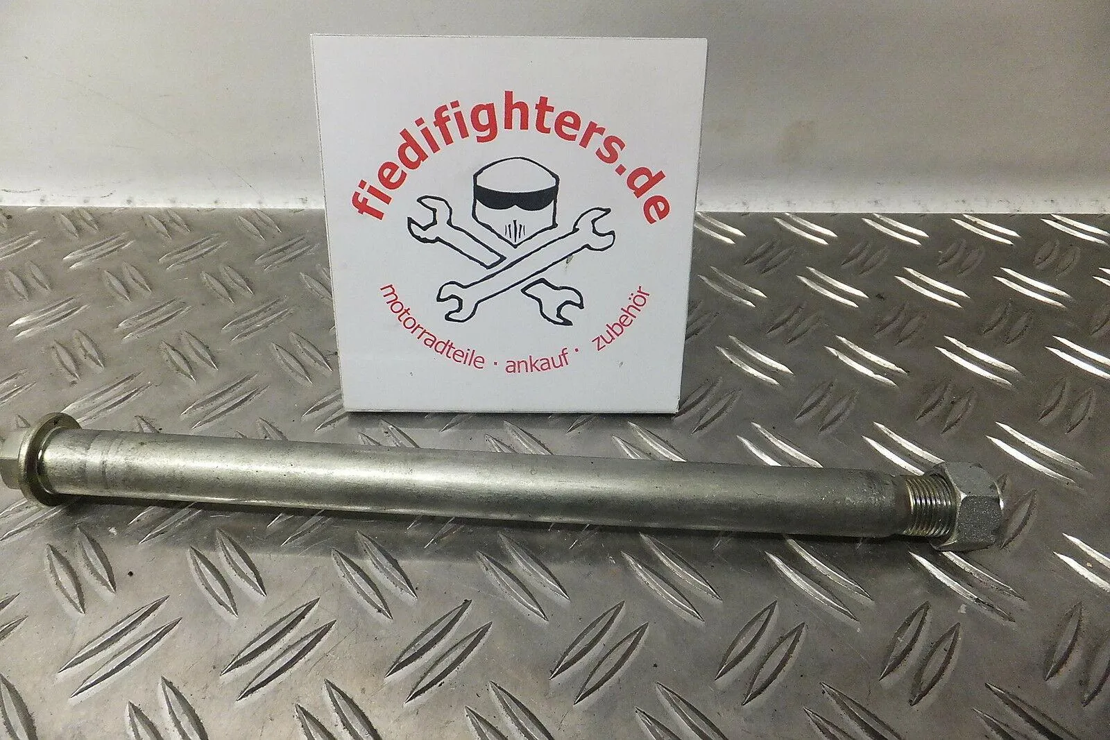 Achse Schwingenachse Schwinge 20Ø300mm 980km Suzuki GSF1200K3 BanditN WVA9 Ez.05