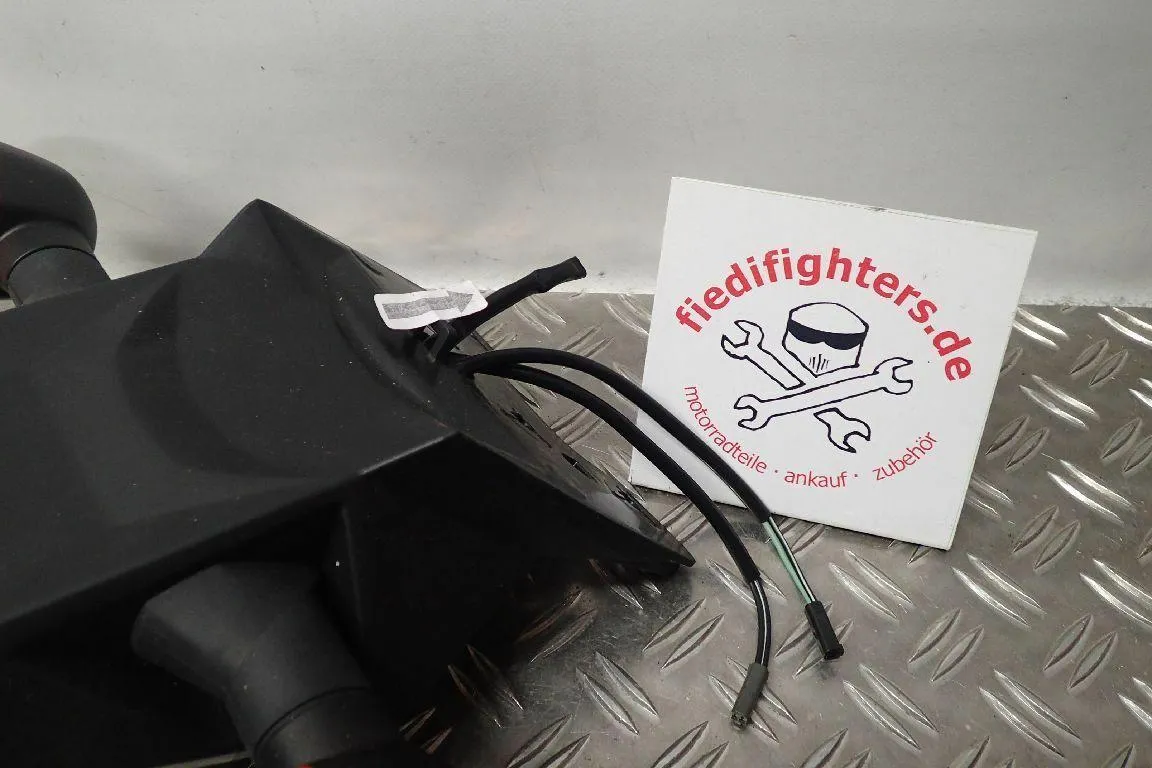 Kennzeichen Halter Nummernschild Suzuki GSR750 C5 Ez.13 14650km