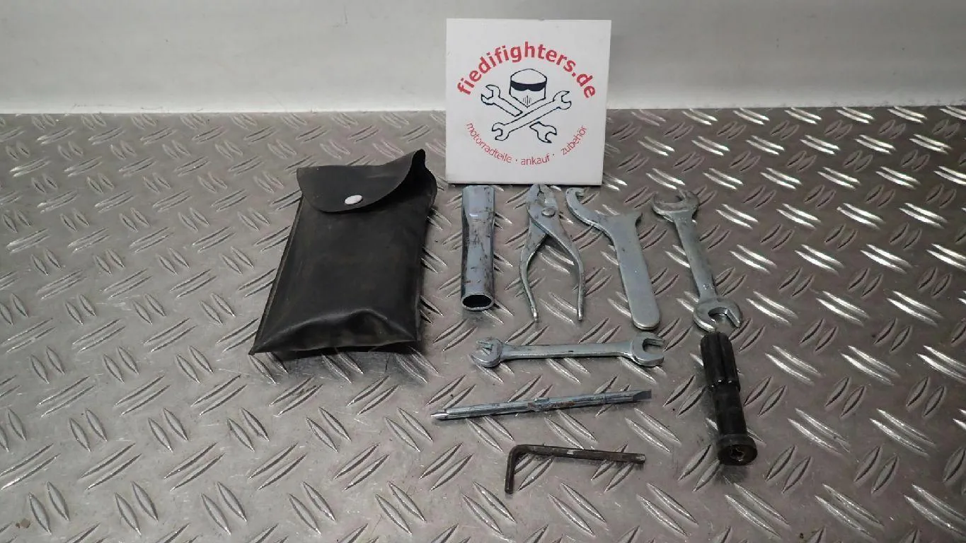 Bordwerkzeug Tool Kit Werkzeug 9Teile Suzuki GSR 750 42180km