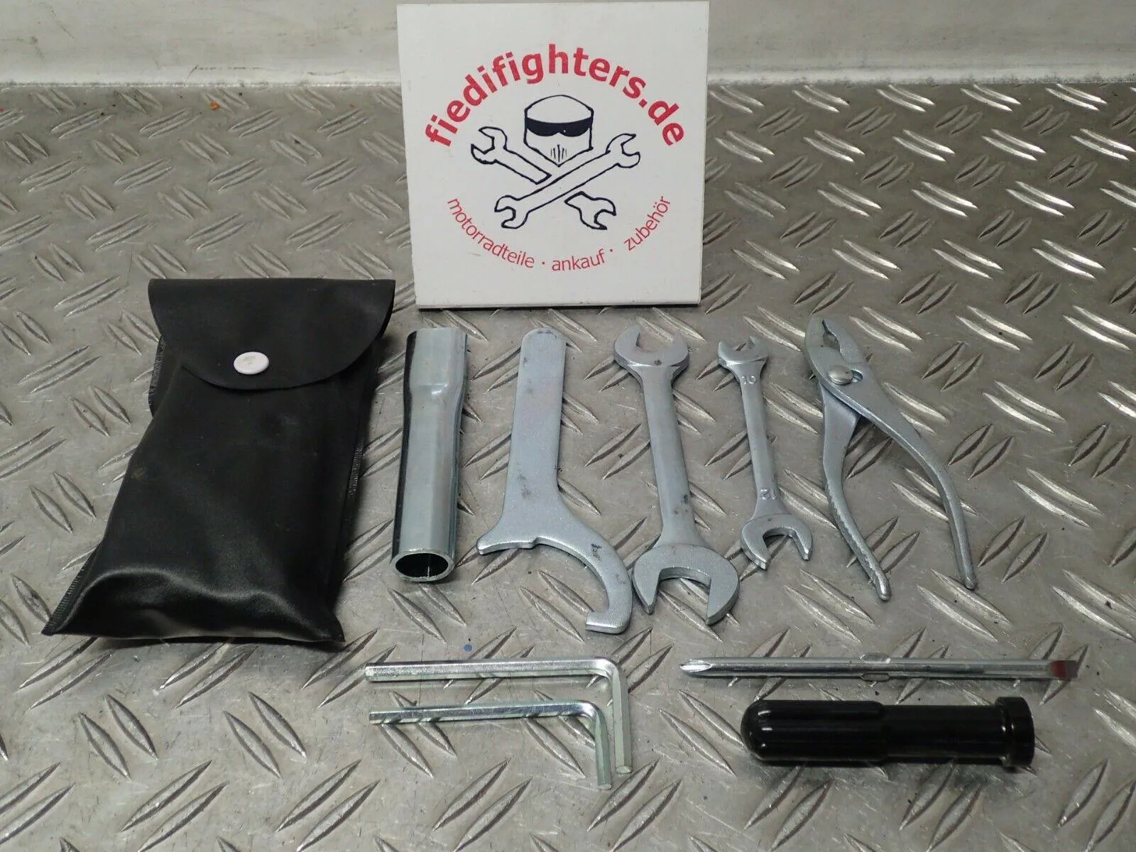 Bordwerkzeug Tool Kit Werkzeug 10 Teile Suzuki GSX-S 750 EZ.14 WC50 5170km