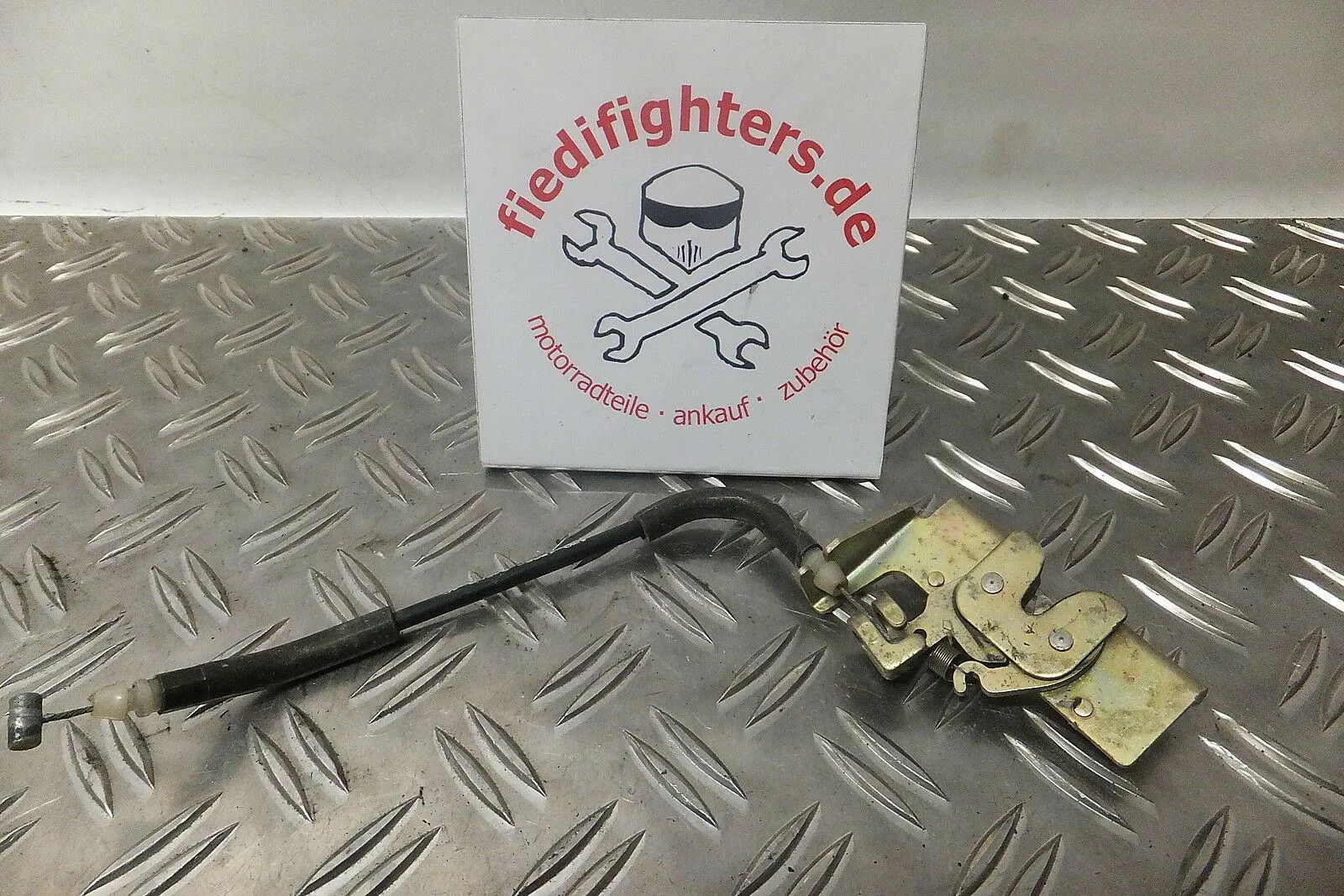 Sitzbankriegel Sitzbank Riegel Suzuki Roller UE125 WVBH Ez.01