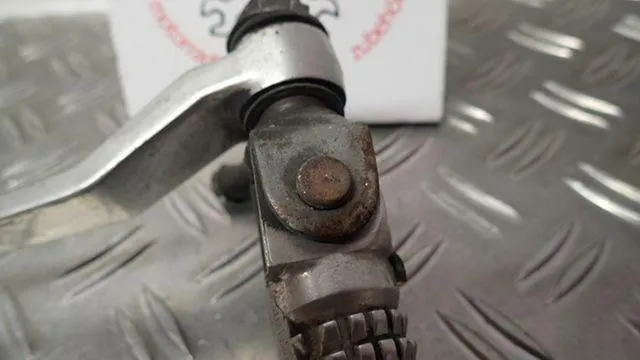 Fußrastenanlage Fahrer links Fuß Suzuki GSX-R 750 GR7AB EZ.92 54886km