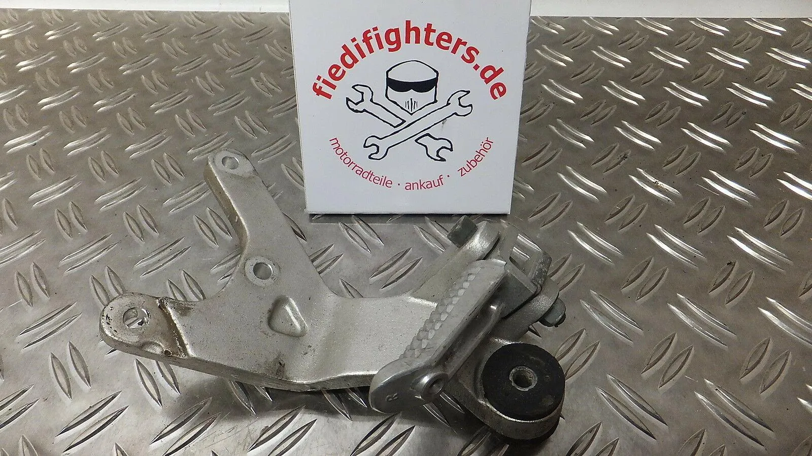 Fußraste Soziusraste Rastenanlage rechts Suzuki GSX-R 750 W EZ.95 GR7BB 35170km