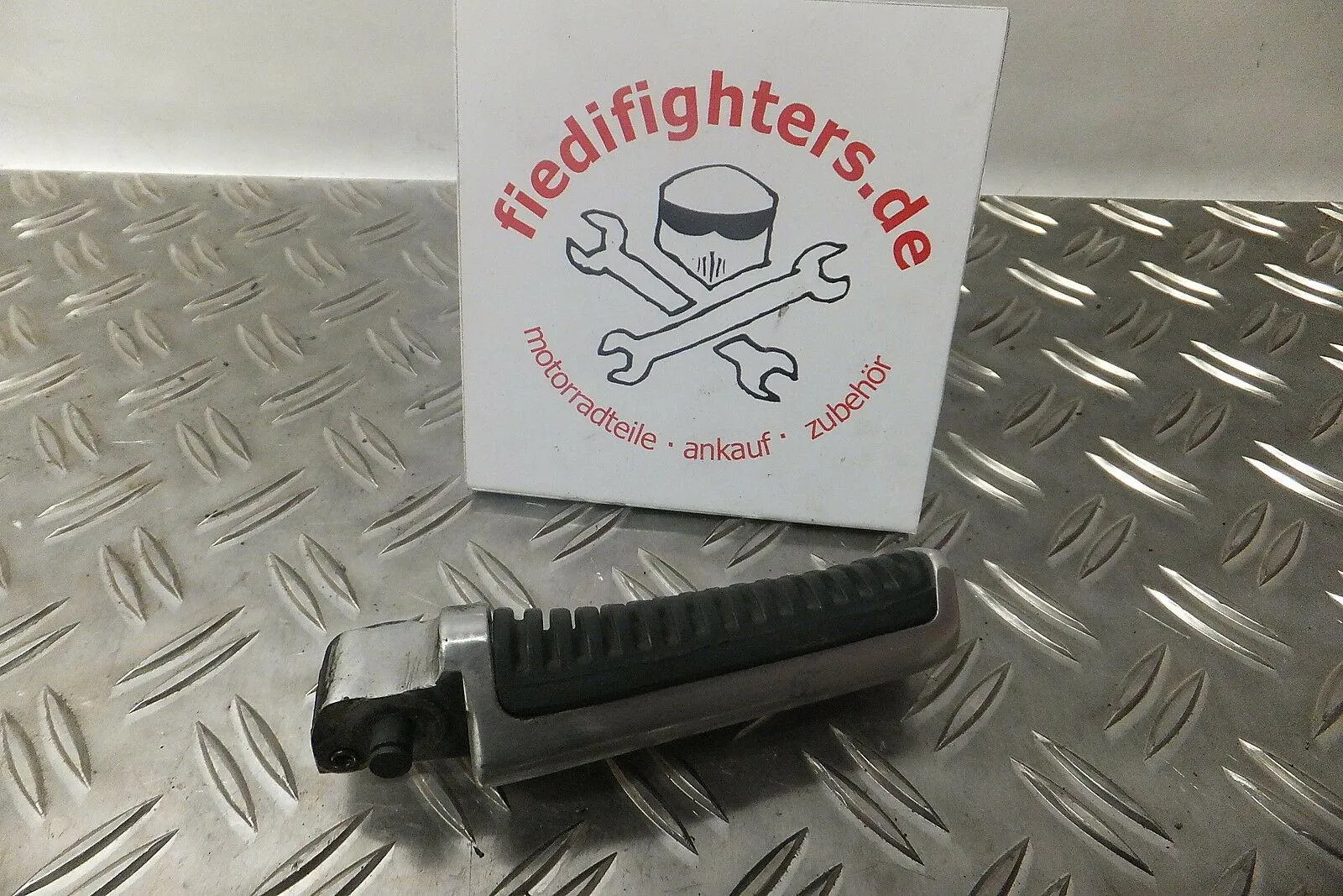 Fussraste hinten rechts Raste 24314km Suzuki VZ 800AF Marauder Ez.00