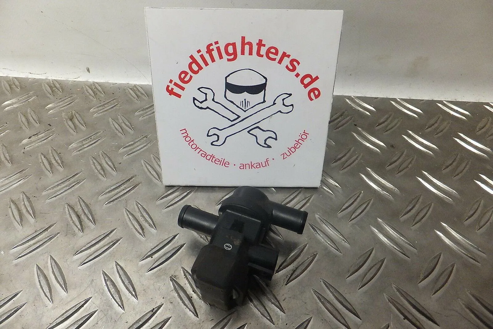 Abgasrückführungs- Sekundärluftventil Kawasaki ER6F EX650C ABS 05/11 10000km