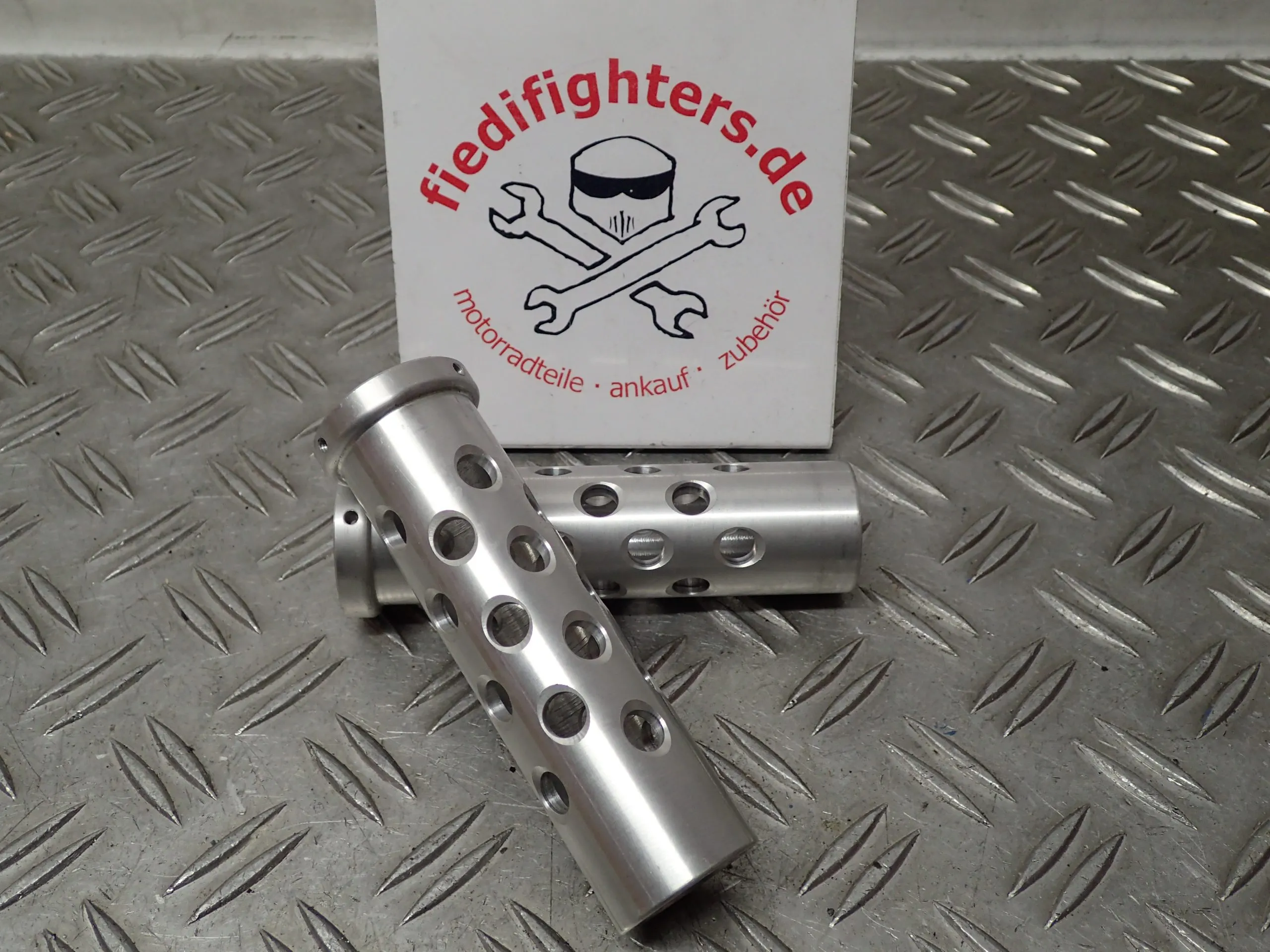 Alu CNC Griffe Typ1 22mm Lenker Alu Natur Streetfighter Bobber Scrambler
