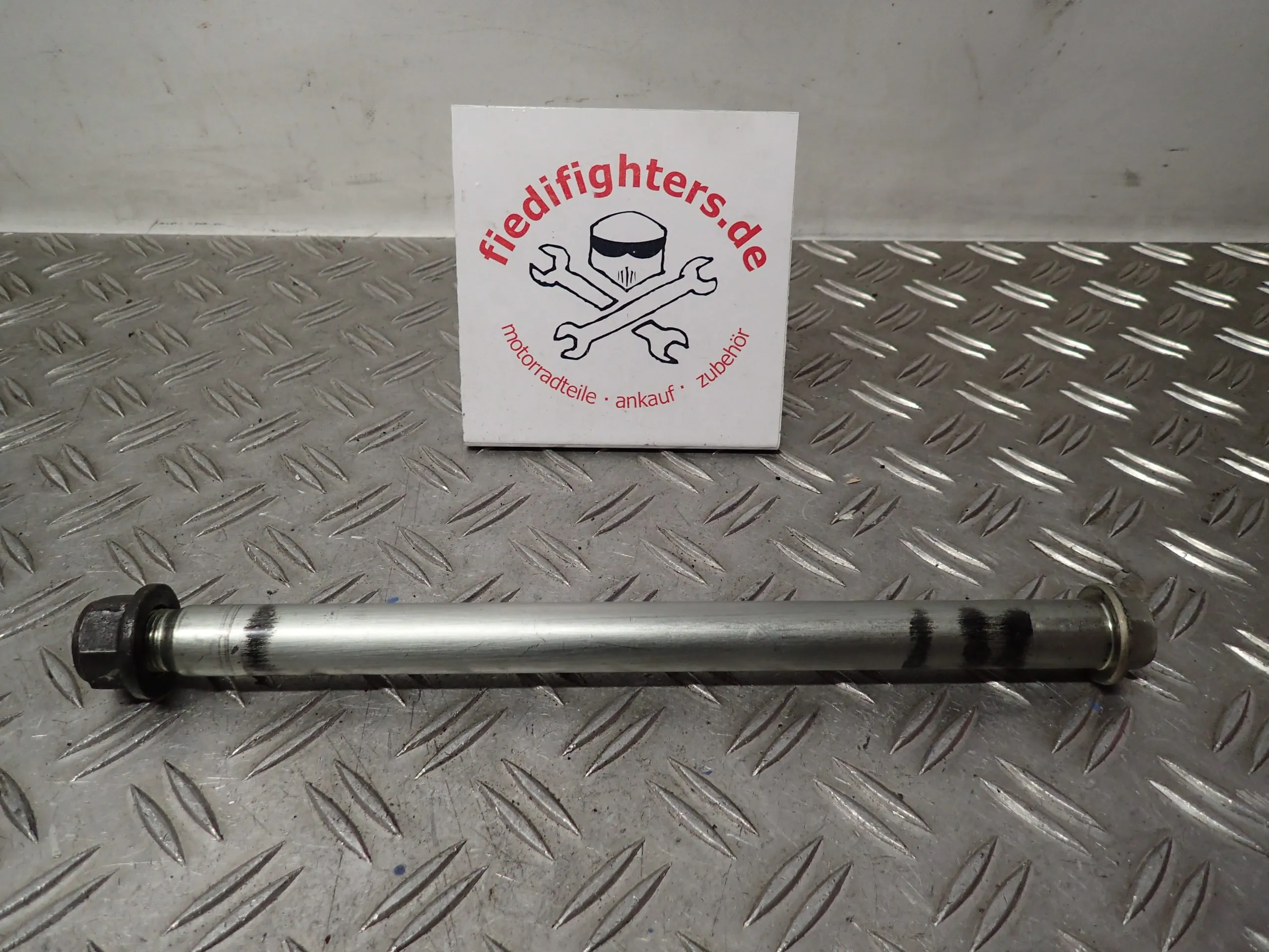 Achse Schwinge Suzuki Bandit GSF 600 GN77A Bj.97 62667km