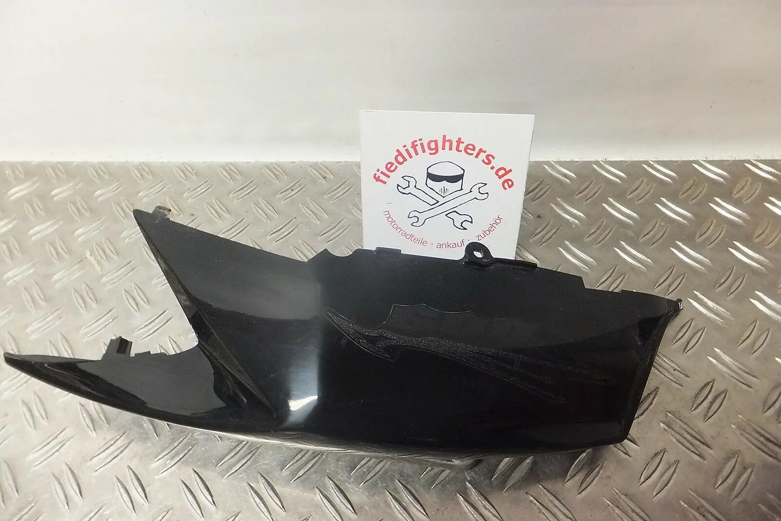 Heckverkleidung links Verkleidung Heck Suzuki K8 GSX-R600 WVCV 09/10 11105km