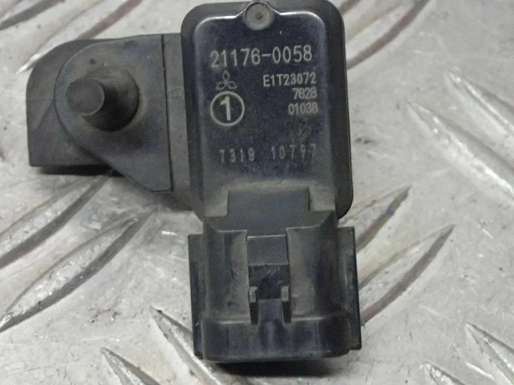 Unterdruck Steuerventil Ventil 21176-0058 Kawasaki ER-6N ER650A EZ.08 17175km