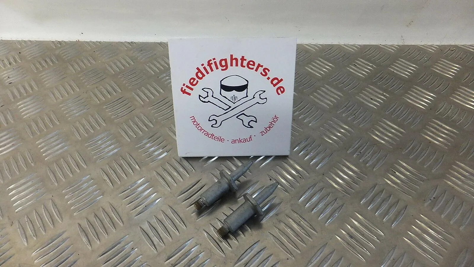 Sitz Sitzbank Seat Halter Stifte 4380km BMW F 800 R F800R E8ST