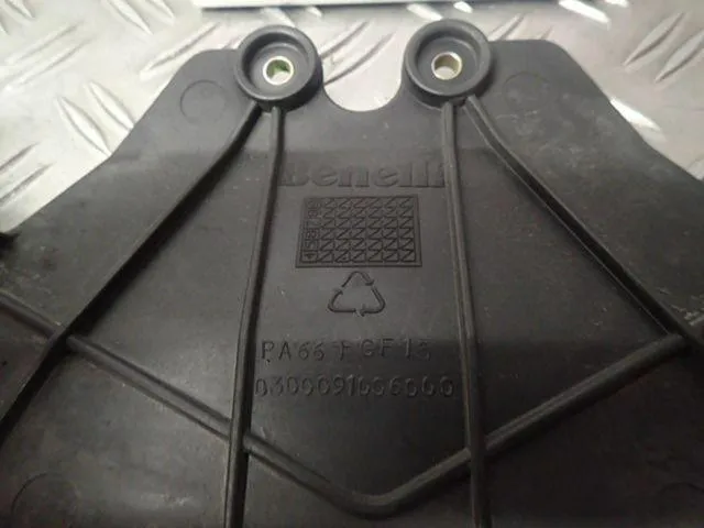 Abdeckung Verkleidung Benelli TNT 1130 EZ.05 22278km R300091006000